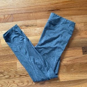 Active leggings in gray